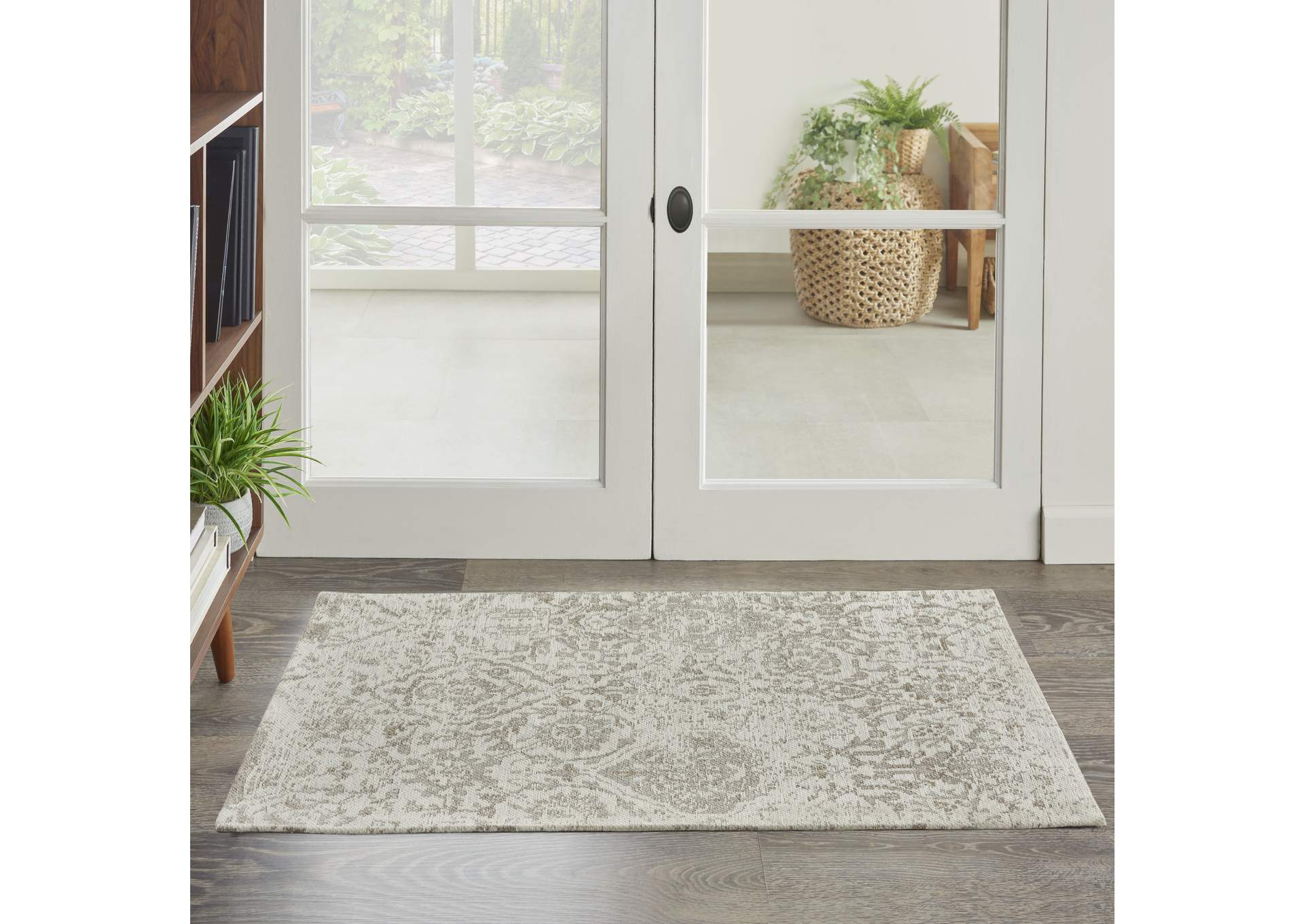 Nourison Damask 2' X 4' White Vintage Area Rug,Nourison