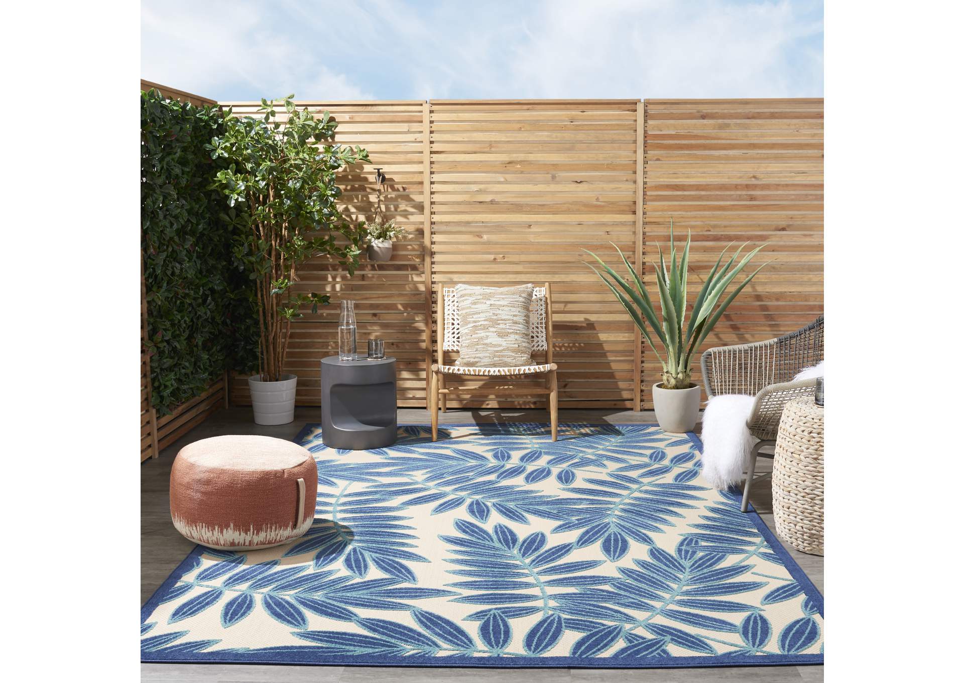 Nourison Aloha ALH18 Navy Blue and White 6'x9' Indoor-outdoor Area Rug,Nourison