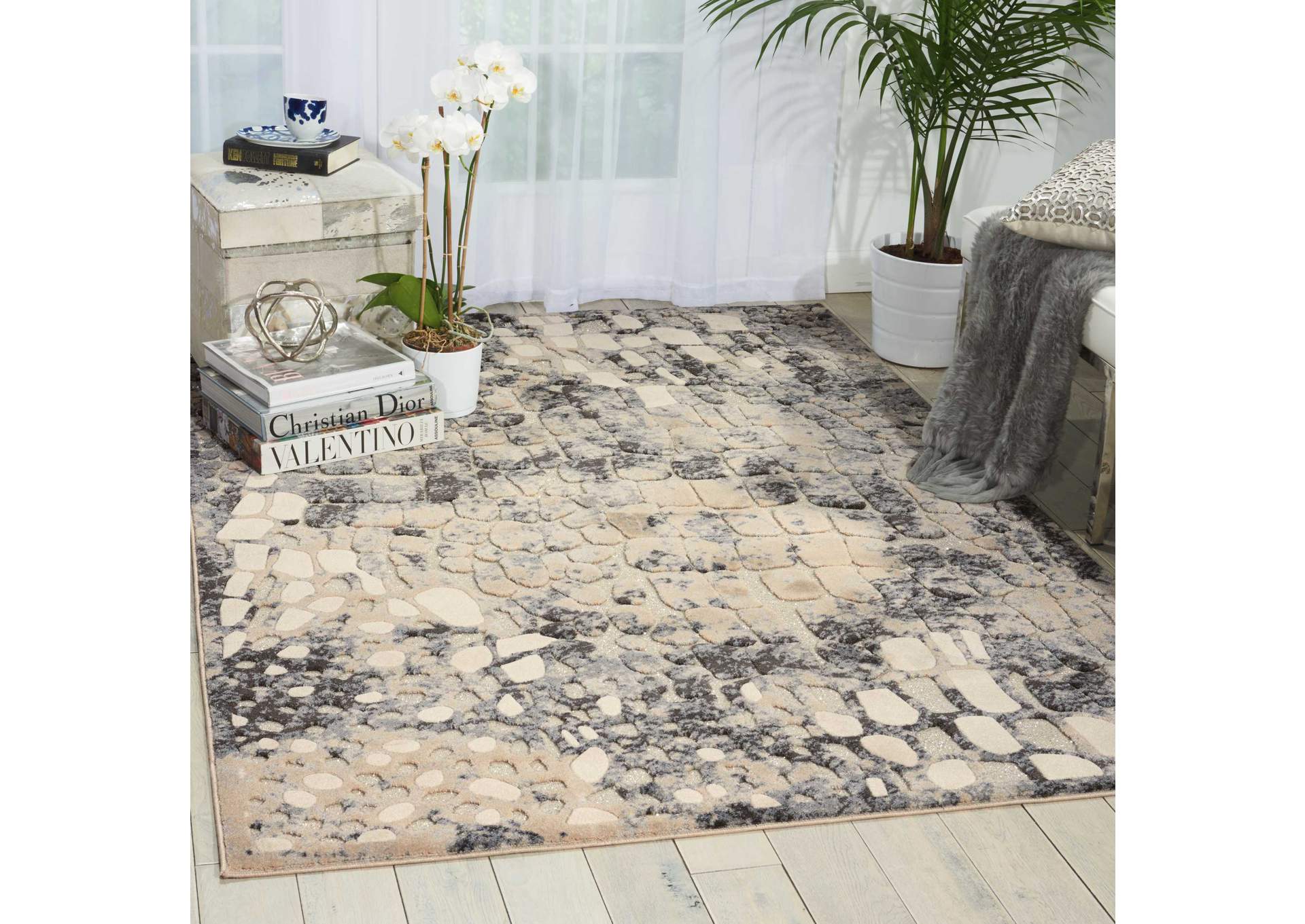 Michael Amini Gleam MA604 White and Grey 5'x7' Area Rug,Nourison