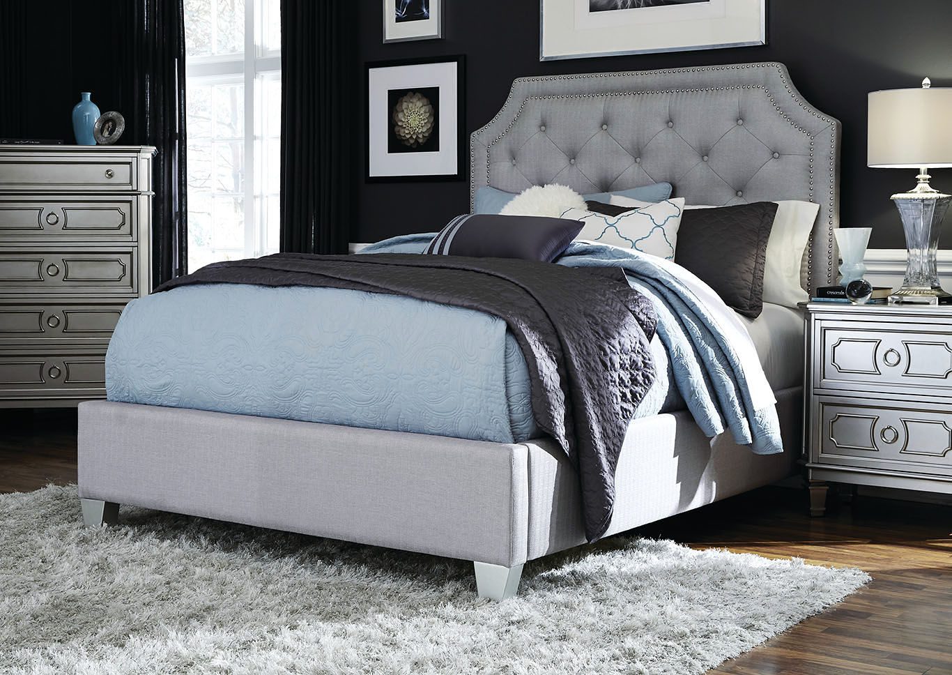 Windsor Silver Queen Upholstered Platform Bed,Standard