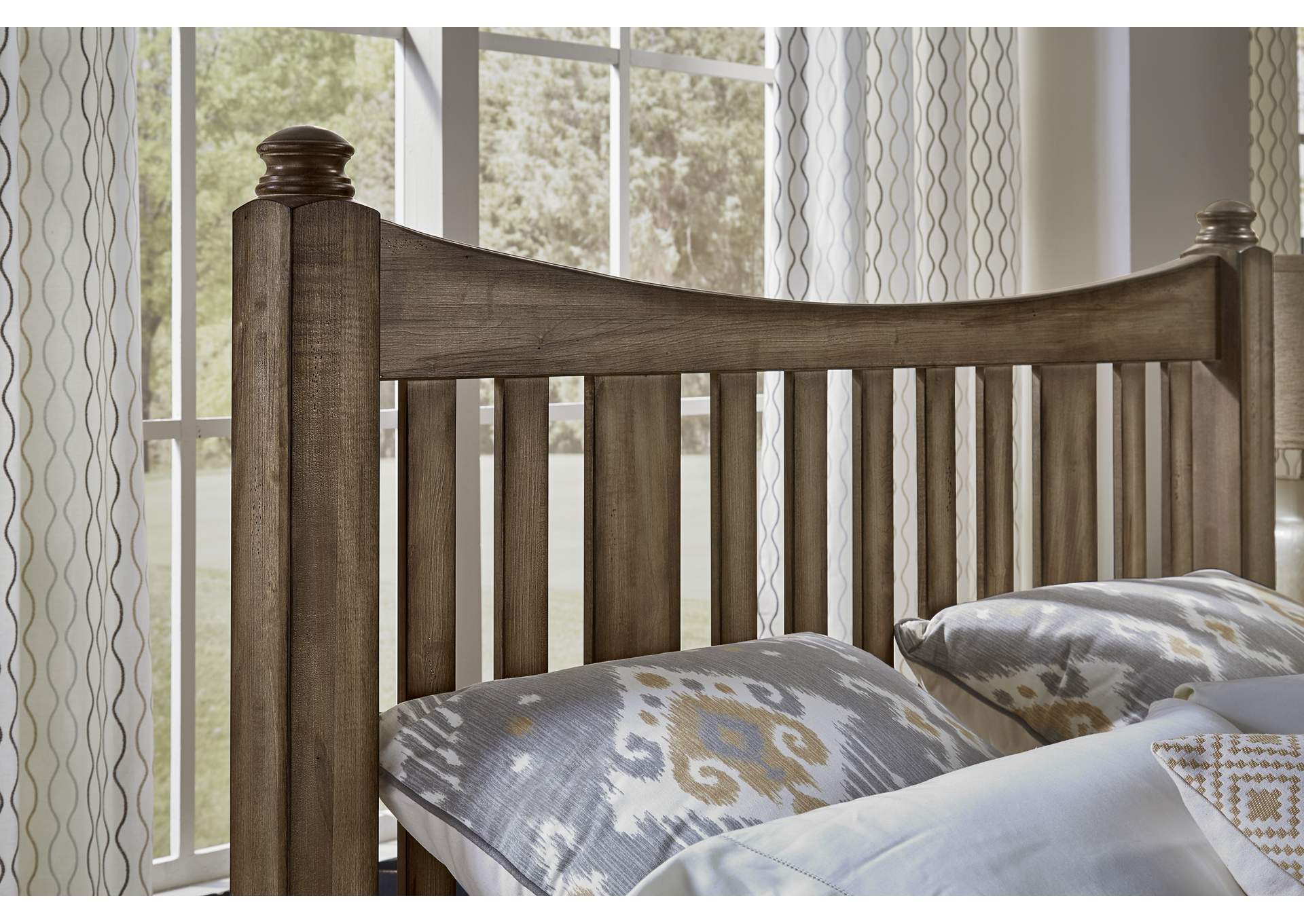 Maple Road Maple Syrup Queen Slat Poster Bed w/ Slat Poster Footboard,Vaughan-Bassett