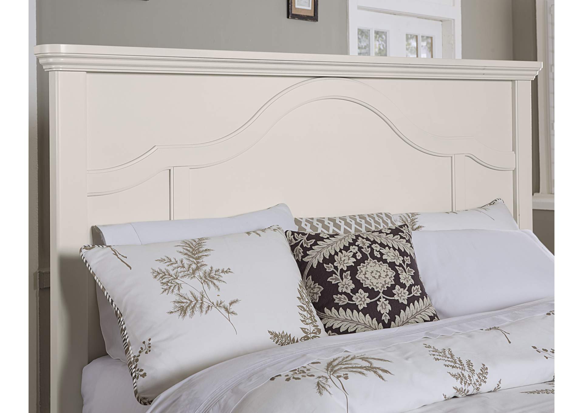 Bungalow-Lattice Queen Mantel Bed,Vaughan-Bassett