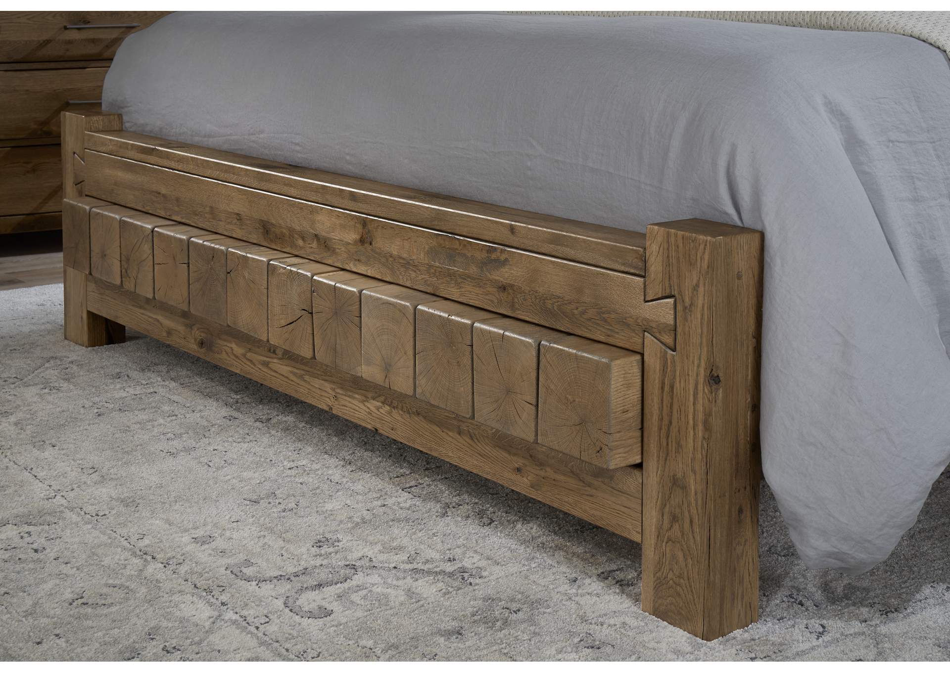 752 - Dovetail-Natural King Poster Bed With 6X6 Fb,Vaughan-Bassett