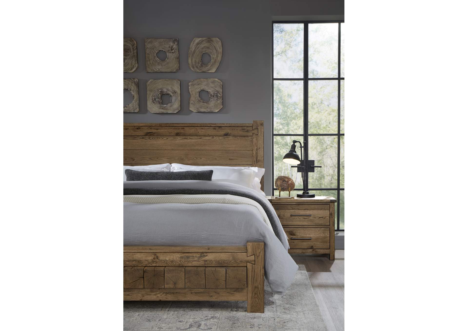 752 - Dovetail-Natural King Poster Bed With 6X6 Fb,Vaughan-Bassett